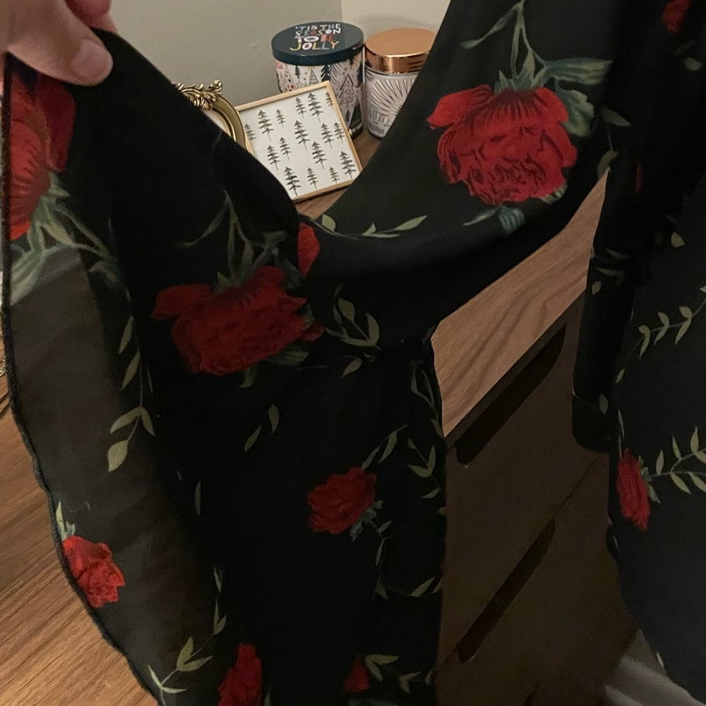 Flirty sexy romantic blouse - Picture 3 of 4
